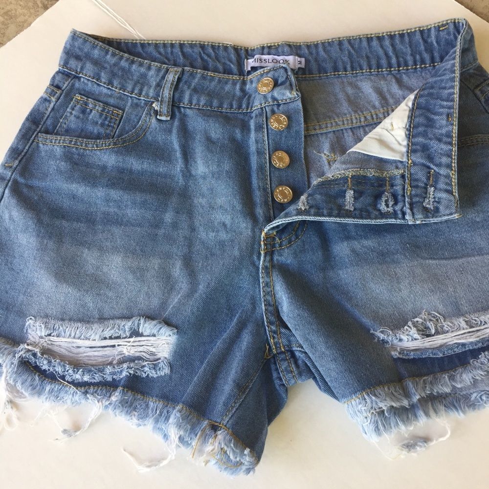 Distress Denim Shorts Women’s Size M‎